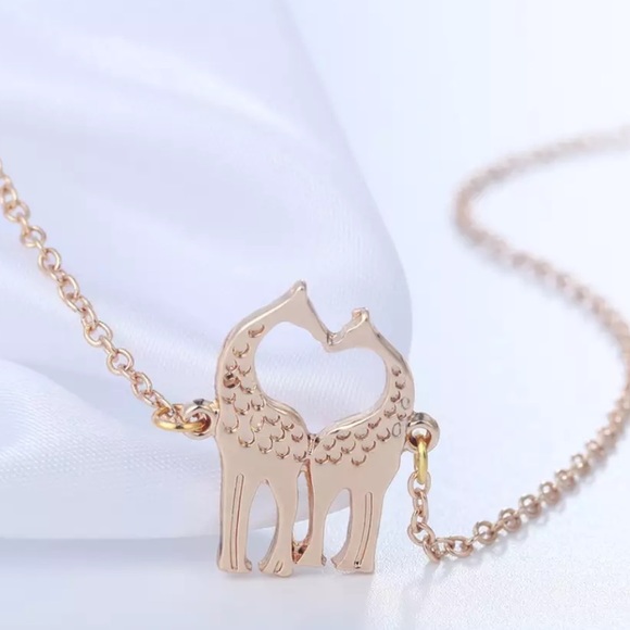 Jewelry - Gold Giraffe heart Necklace